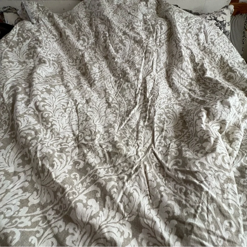 Nicole Miller Elegant Damask Duvet Cover in Beige and White Organic Cotton Full